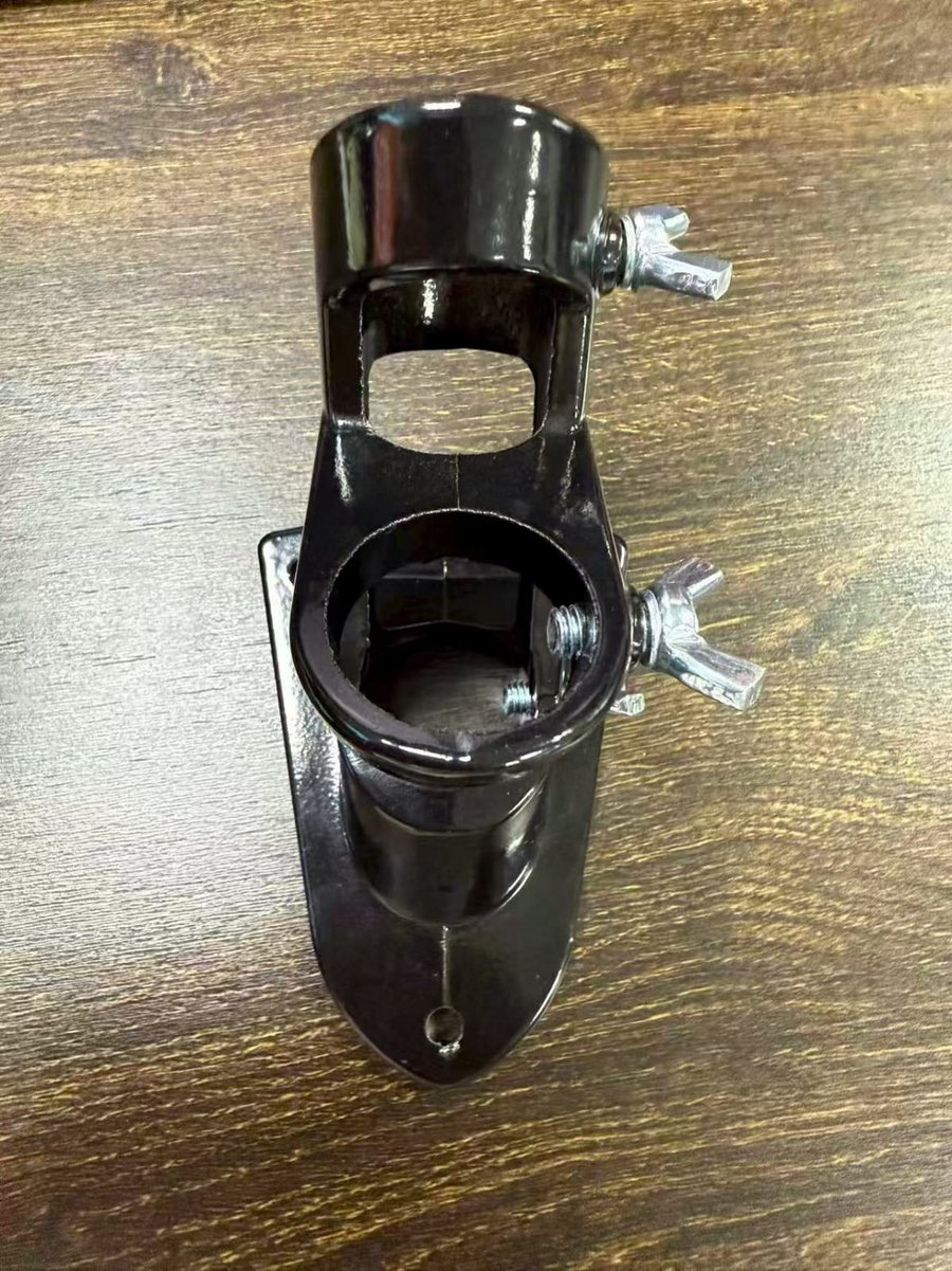 Bracket mounted close-up